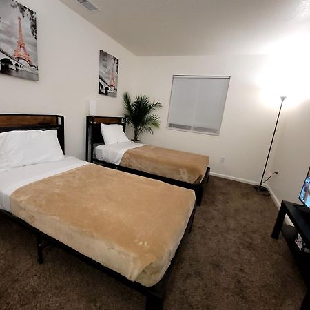4 Bedrooms & 2.5 Bathrooms In La Los Angeles Eksteriør bilde