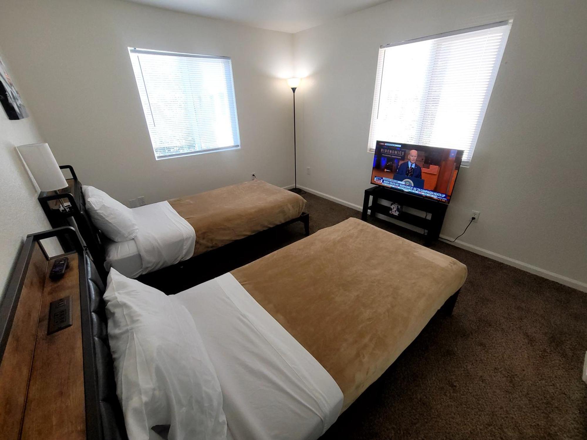 4 Bedrooms & 2.5 Bathrooms In La Los Angeles Eksteriør bilde