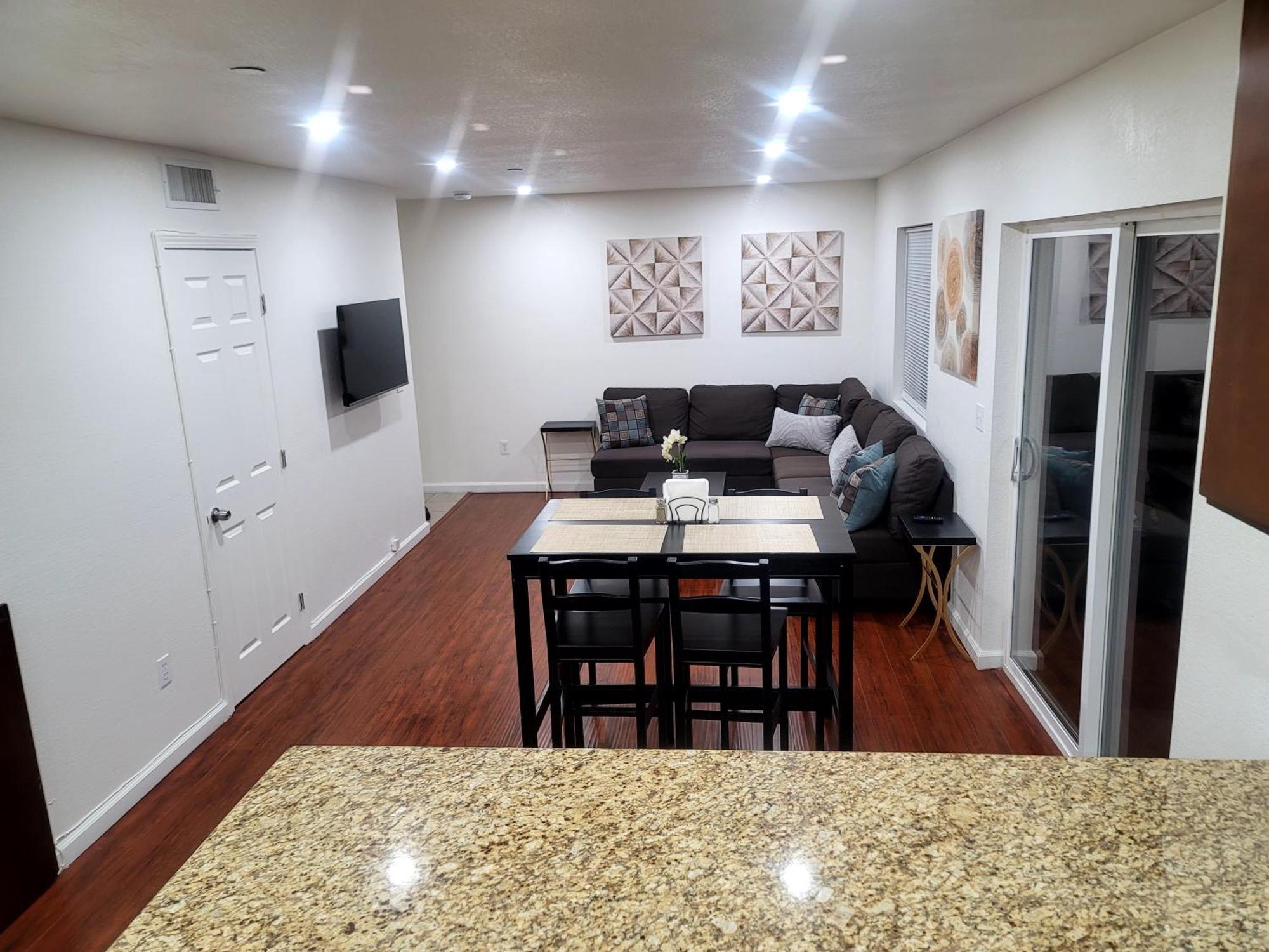 4 Bedrooms & 2.5 Bathrooms In La Los Angeles Eksteriør bilde
